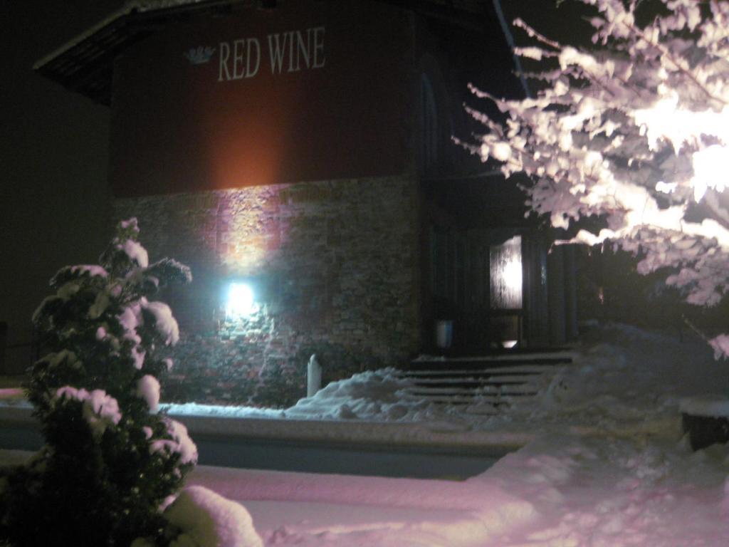 Red Wine Landhaus La Morra
